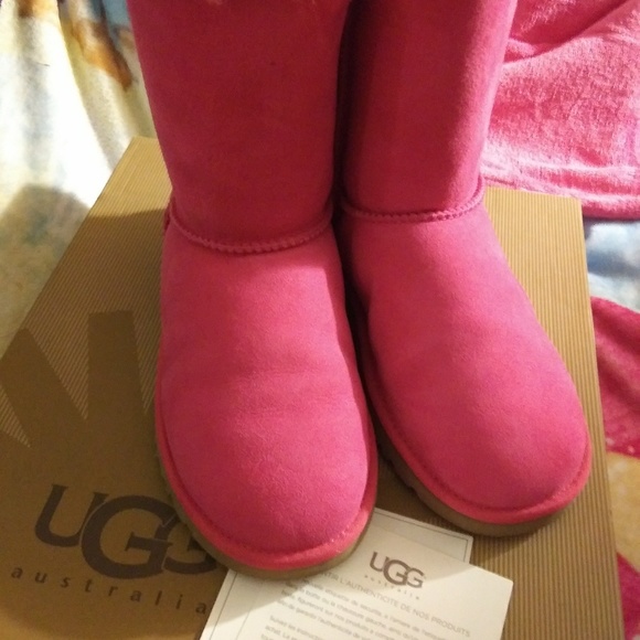 UGG Boots - Picture 2 of 8